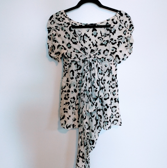Nanette Lepore silk leopard print top with large bow. Size 4. Small stain shown - Picture 1 of 6
